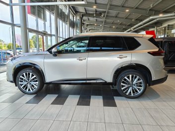 Nissan X-Trail Tekna +  4WD 2026R.