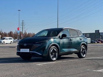 Nissan Qashqai 1.3 MHEV 158KM X-Tronic 2WD N-Connecta Czarny dach   2025R.<br /><small>(Samochód używany)</small>